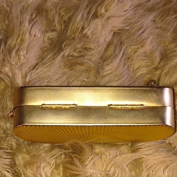 Radiant Gold Evening Clutch - Picture 4 of 5